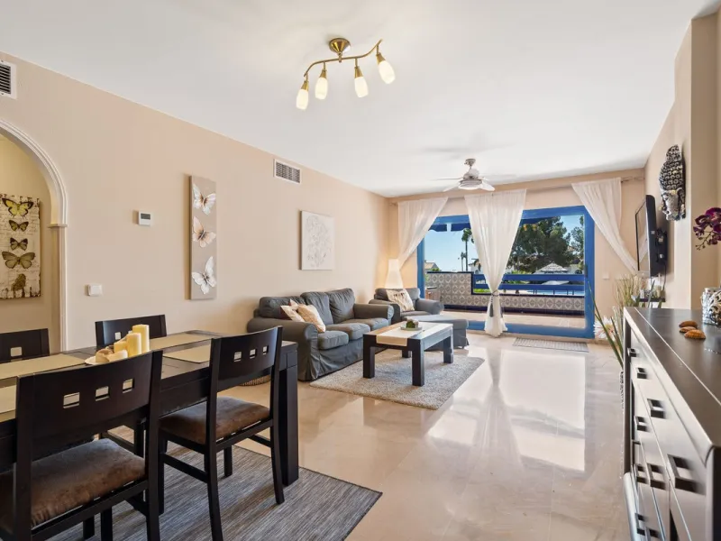 Apartment - Middle Floor Apartment в продаже в Manilva, Málaga. В доме 2 спален и 2 ванных комнат. Площадь дома 100 м²