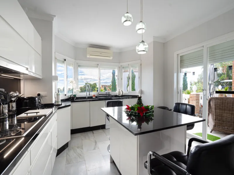 House - Detached Villa в продаже в Mijas, Málaga. В доме 3 спален и 4 ванных комнат. Площадь дома 250 м². Площадь участка 900 м²
