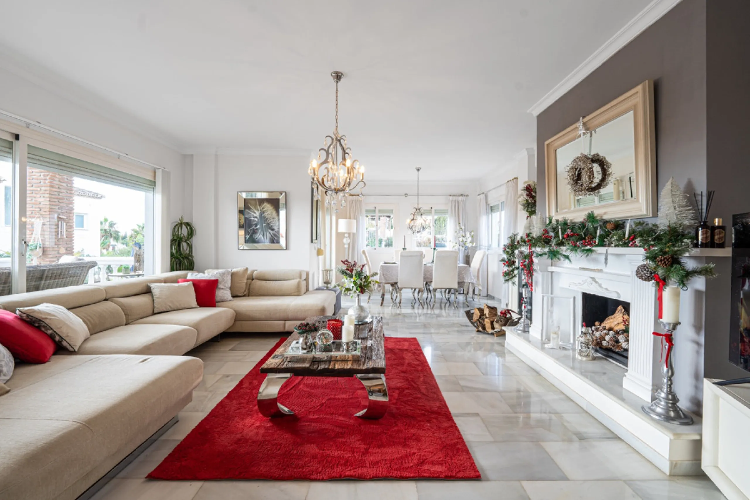 House - Detached Villa в продаже в Mijas, Málaga. В доме 3 спален и 4 ванных комнат. Площадь дома 250 м². Площадь участка 900 м²