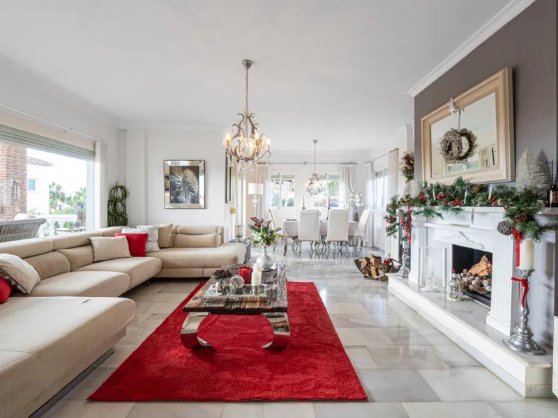 House - Detached Villa в продаже в Mijas, Málaga. В доме 3 спален и 4 ванных комнат. Площадь дома 250 м². Площадь участка 900 м²