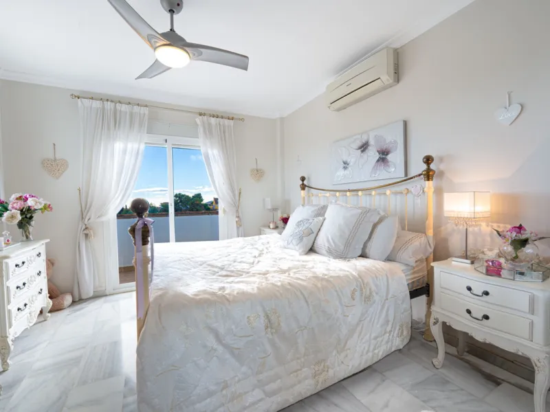 House - Detached Villa в продаже в Mijas, Málaga. В доме 3 спален и 4 ванных комнат. Площадь дома 250 м². Площадь участка 900 м²