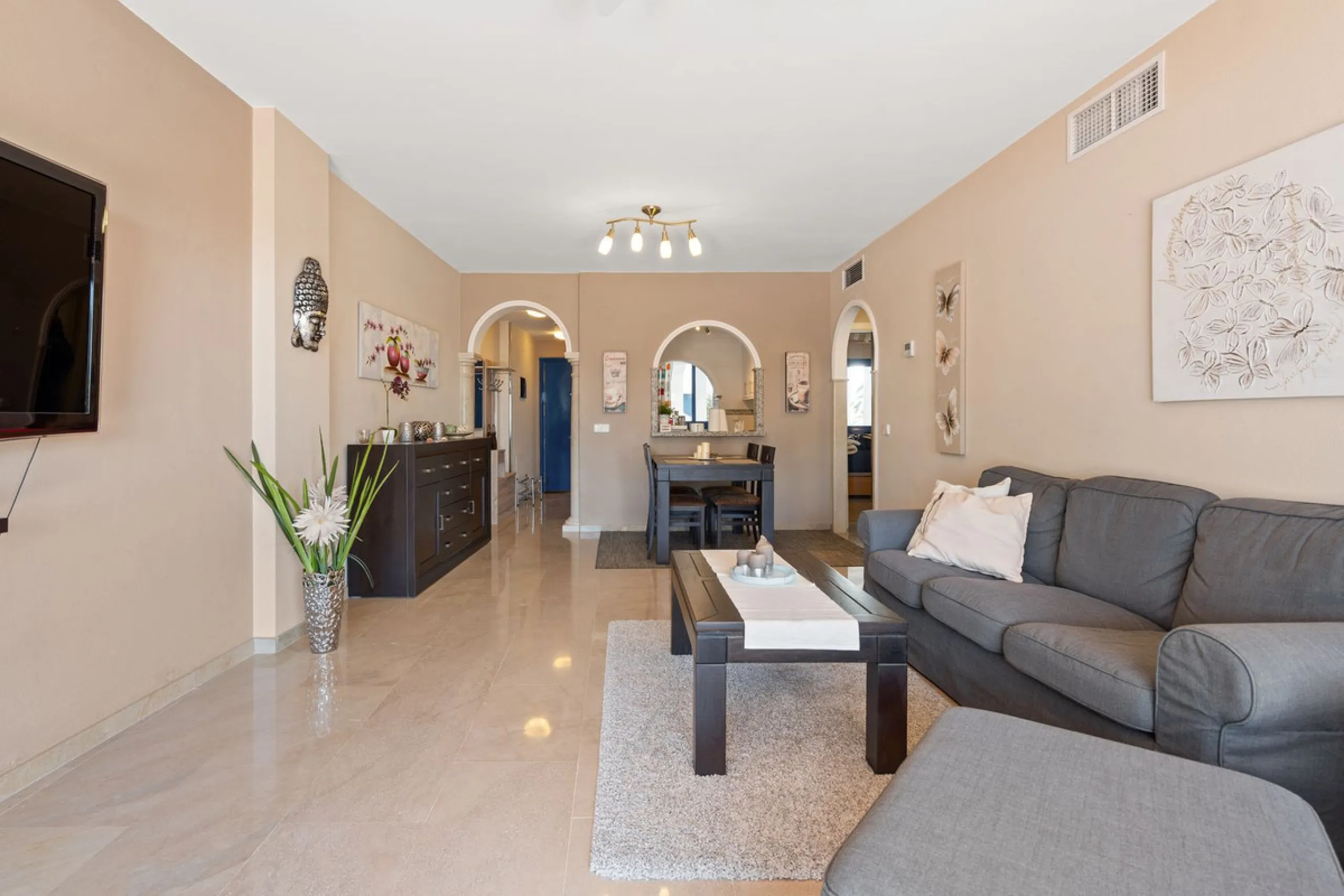 Apartment - Middle Floor Apartment в продаже в Manilva, Málaga. В доме 2 спален и 2 ванных комнат. Площадь дома 100 м²
