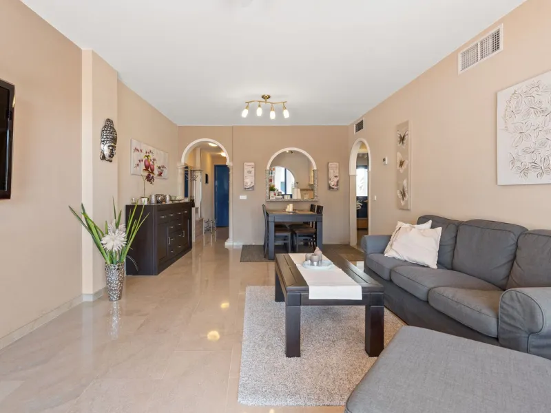 Apartment - Middle Floor Apartment в продаже в Manilva, Málaga. В доме 2 спален и 2 ванных комнат. Площадь дома 100 м²