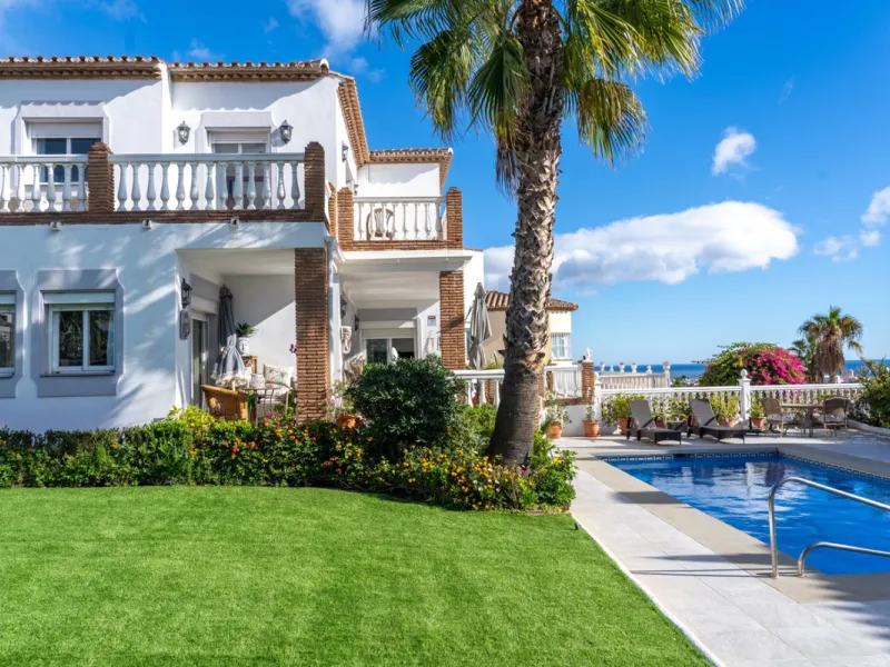 House - Detached Villa в продаже в Mijas, Málaga. В доме 3 спален и 4 ванных комнат. Площадь дома 250 м². Площадь участка 900 м²