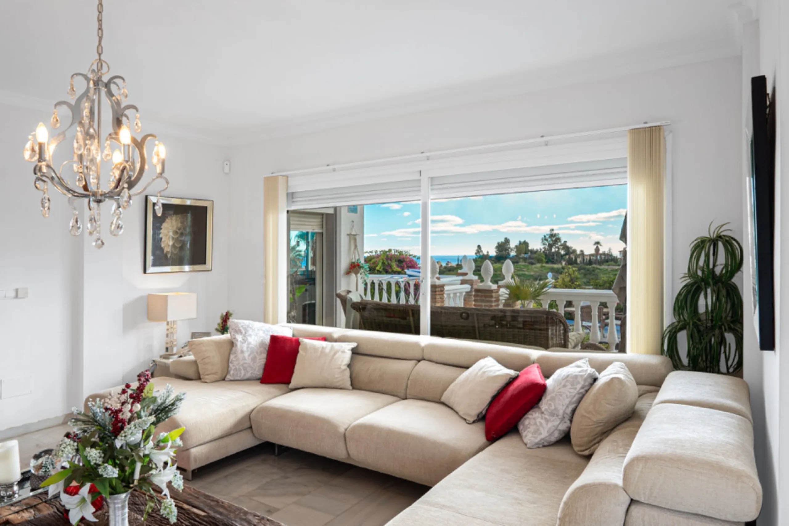 House - Detached Villa в продаже в Mijas, Málaga. В доме 3 спален и 4 ванных комнат. Площадь дома 250 м². Площадь участка 900 м²