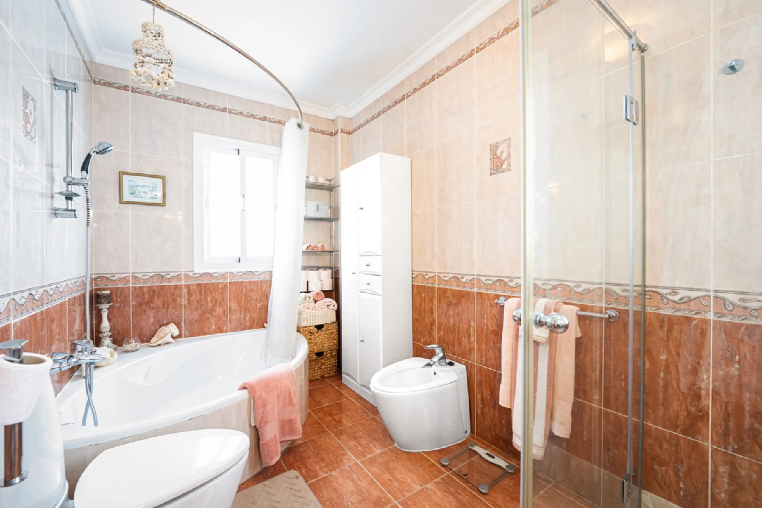 House - Detached Villa в продаже в Mijas, Málaga. В доме 3 спален и 4 ванных комнат. Площадь дома 250 м². Площадь участка 900 м²