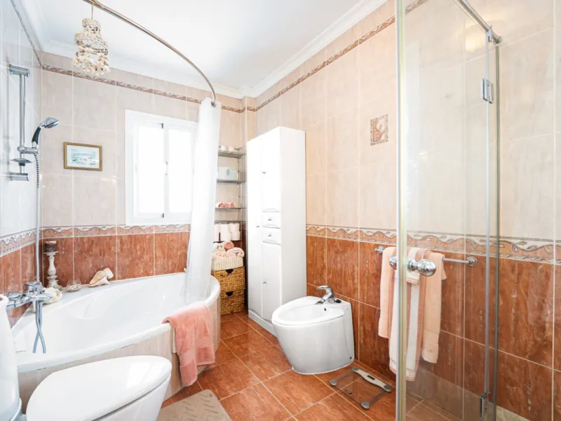 House - Detached Villa в продаже в Mijas, Málaga. В доме 3 спален и 4 ванных комнат. Площадь дома 250 м². Площадь участка 900 м²