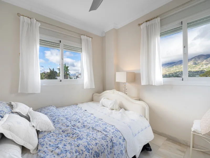 House - Detached Villa в продаже в Mijas, Málaga. В доме 3 спален и 4 ванных комнат. Площадь дома 250 м². Площадь участка 900 м²