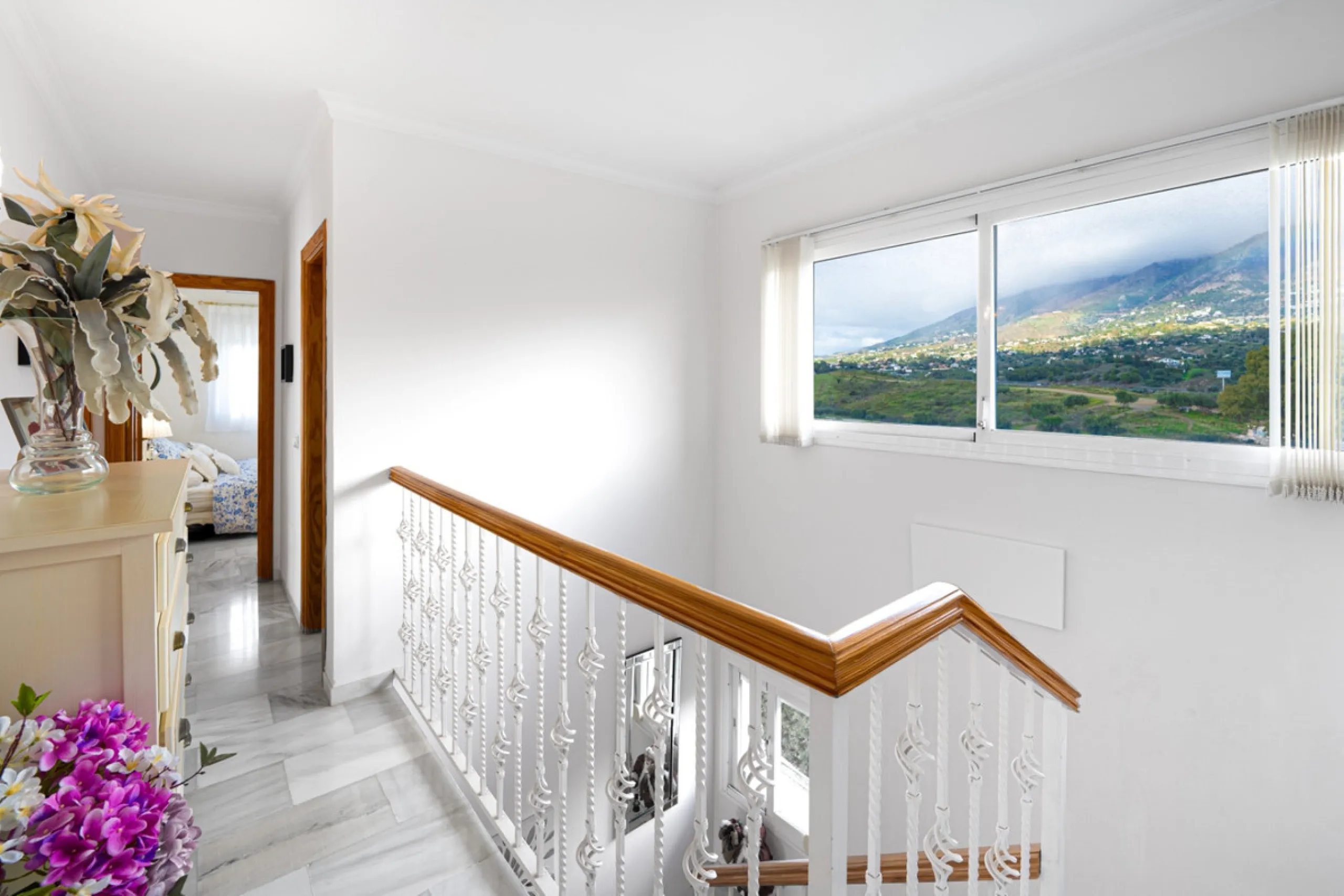 House - Detached Villa в продаже в Mijas, Málaga. В доме 3 спален и 4 ванных комнат. Площадь дома 250 м². Площадь участка 900 м²
