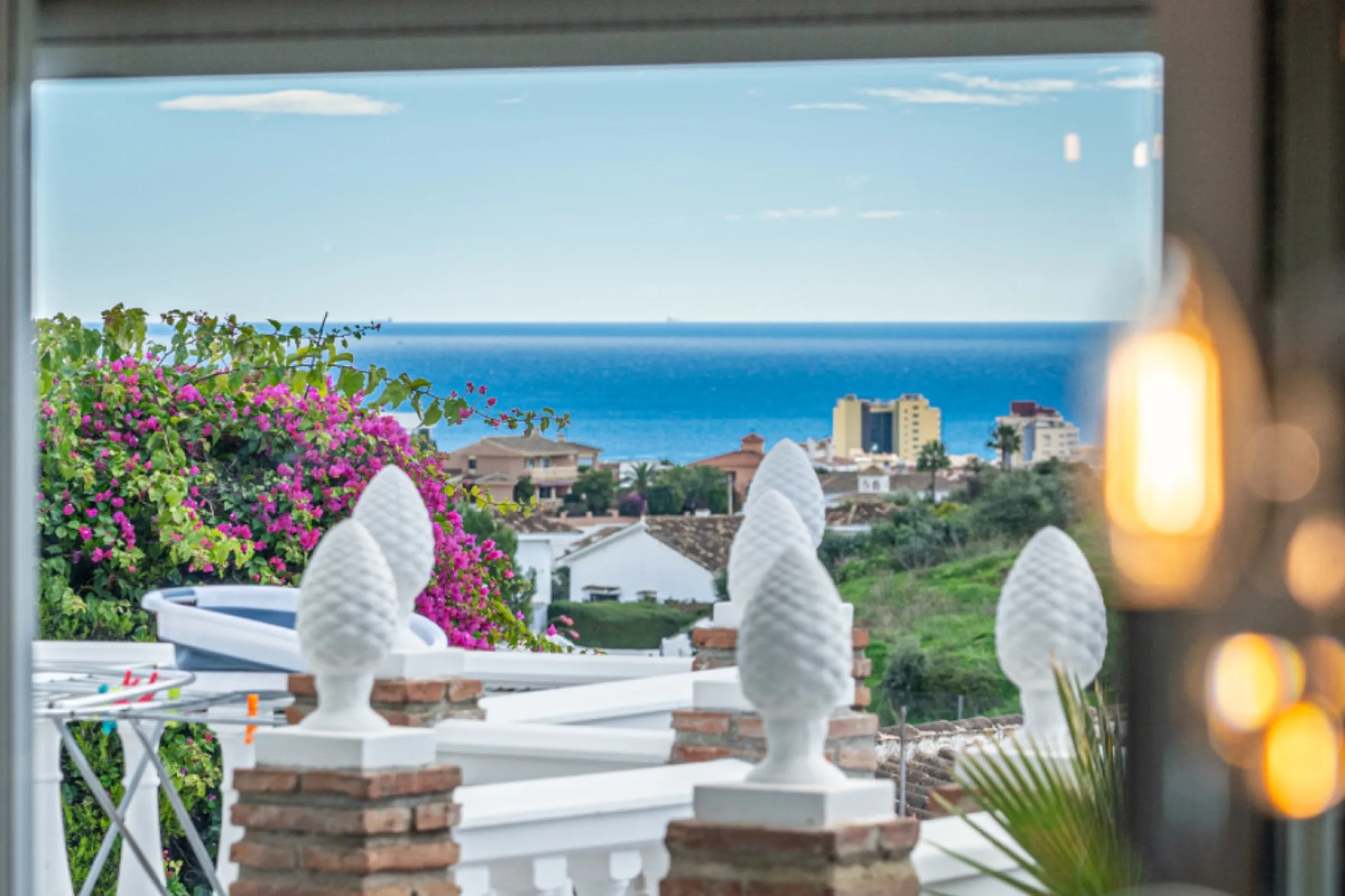 House - Detached Villa в продаже в Mijas, Málaga. В доме 3 спален и 4 ванных комнат. Площадь дома 250 м². Площадь участка 900 м²