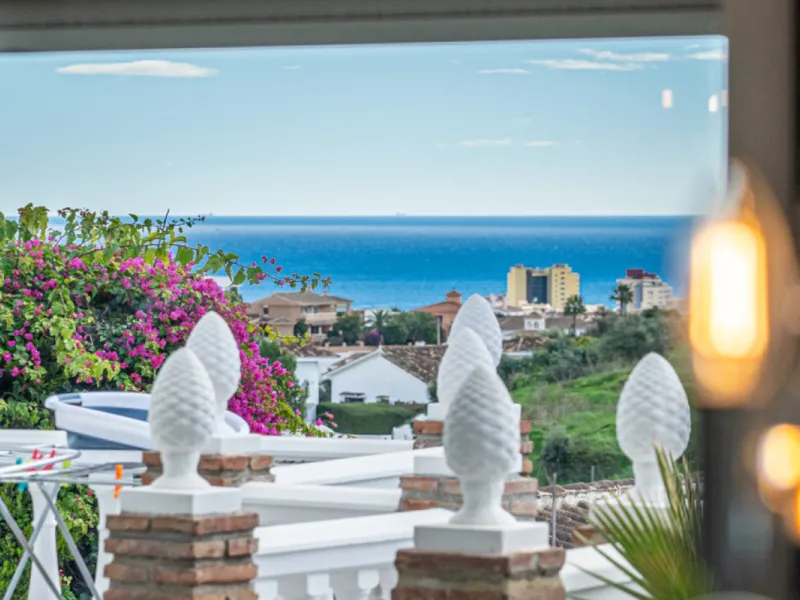 House - Detached Villa в продаже в Mijas, Málaga. В доме 3 спален и 4 ванных комнат. Площадь дома 250 м². Площадь участка 900 м²
