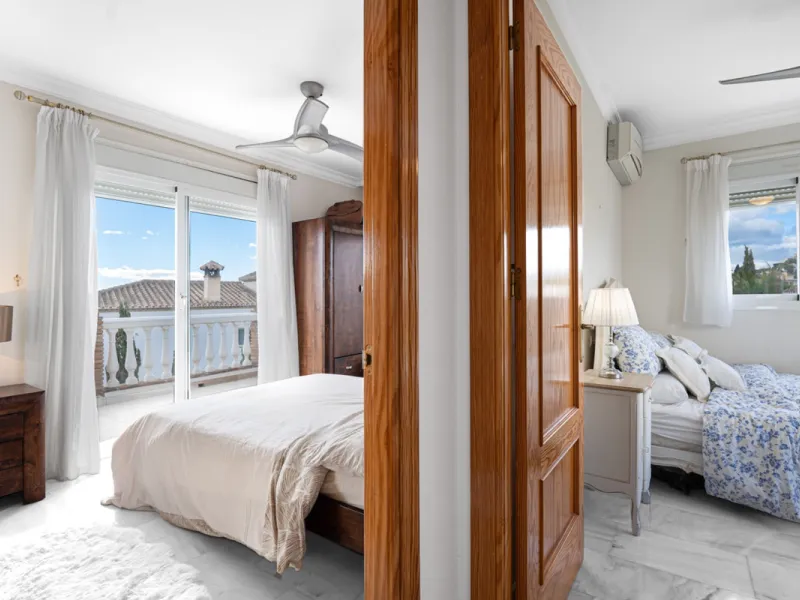 House - Detached Villa в продаже в Mijas, Málaga. В доме 3 спален и 4 ванных комнат. Площадь дома 250 м². Площадь участка 900 м²