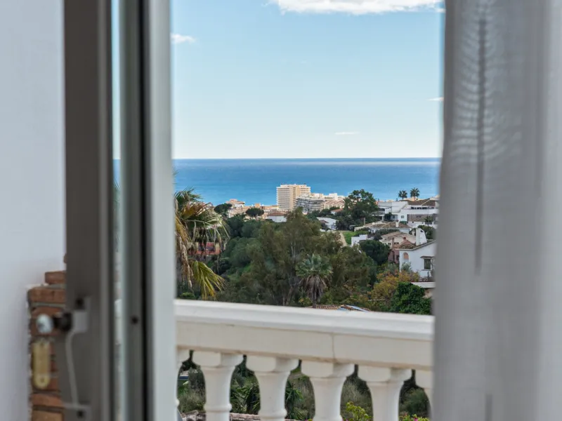 House - Detached Villa в продаже в Mijas, Málaga. В доме 3 спален и 4 ванных комнат. Площадь дома 250 м². Площадь участка 900 м²