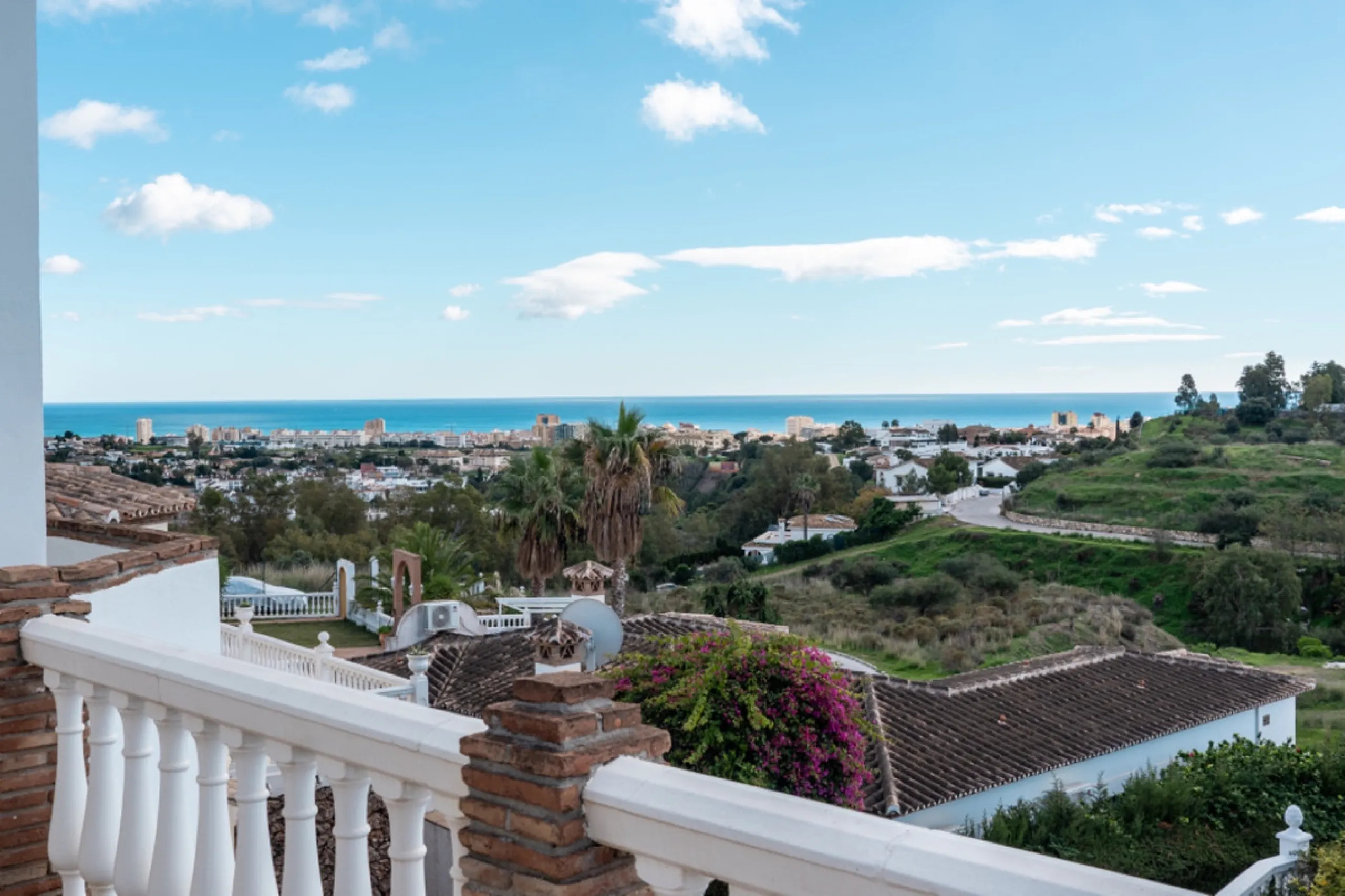 House - Detached Villa в продаже в Mijas, Málaga. В доме 3 спален и 4 ванных комнат. Площадь дома 250 м². Площадь участка 900 м²