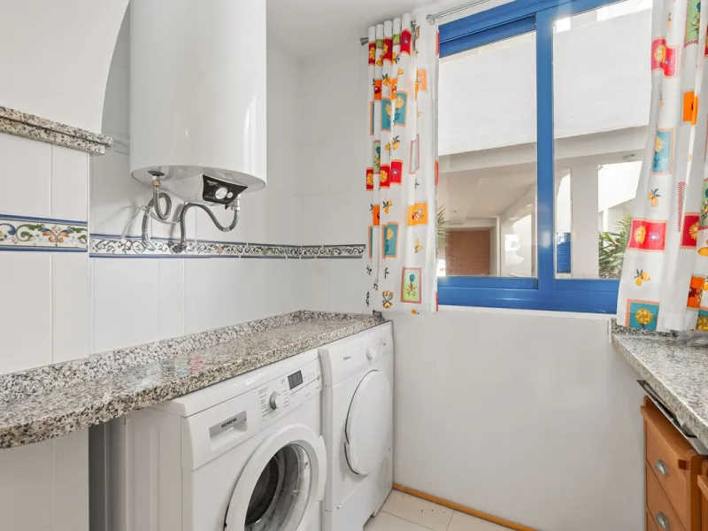 Apartment - Middle Floor Apartment в продаже в Manilva, Málaga. В доме 2 спален и 2 ванных комнат. Площадь дома 100 м²