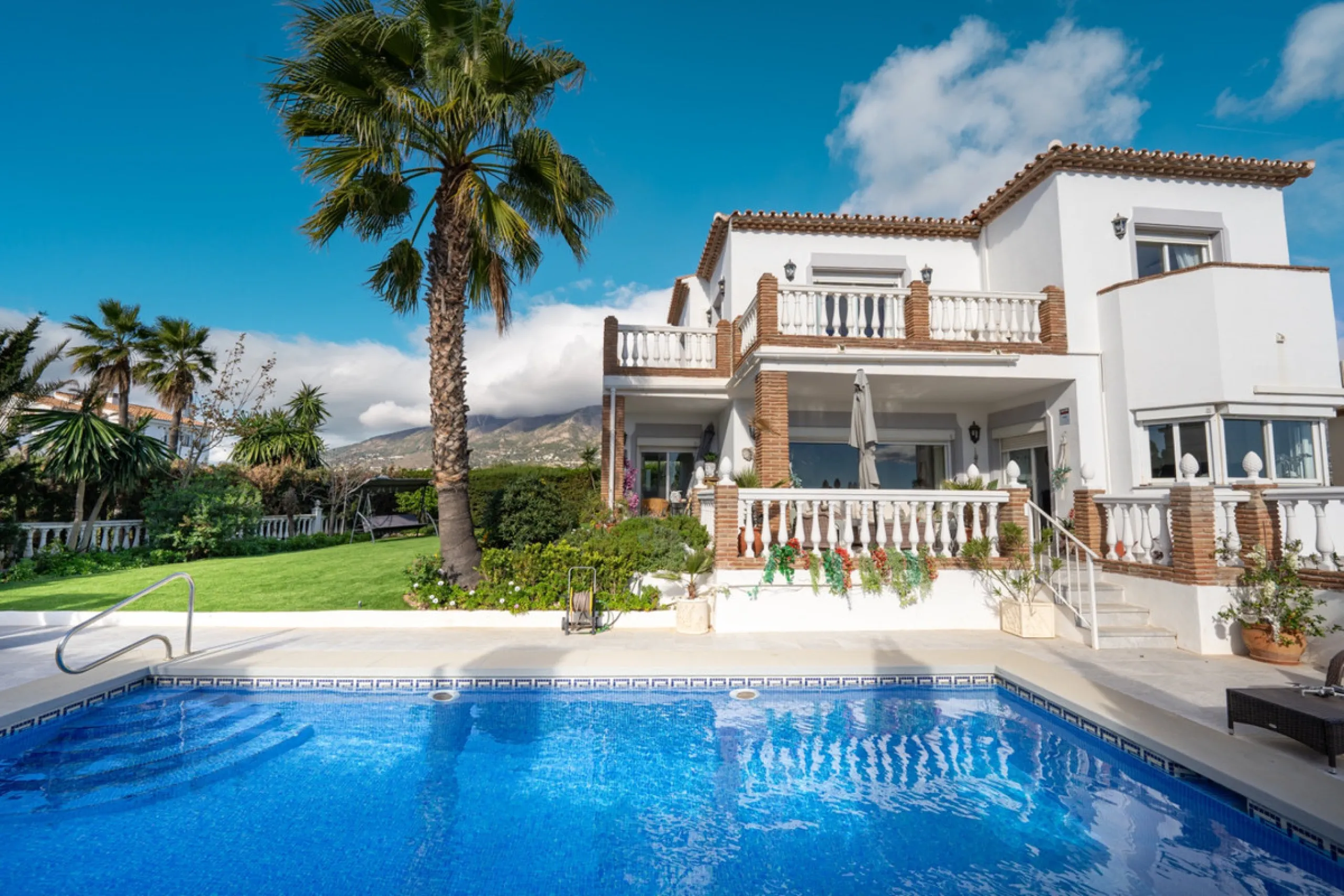 House - Detached Villa в продаже в Mijas, Málaga. В доме 3 спален и 4 ванных комнат. Площадь дома 250 м². Площадь участка 900 м²
