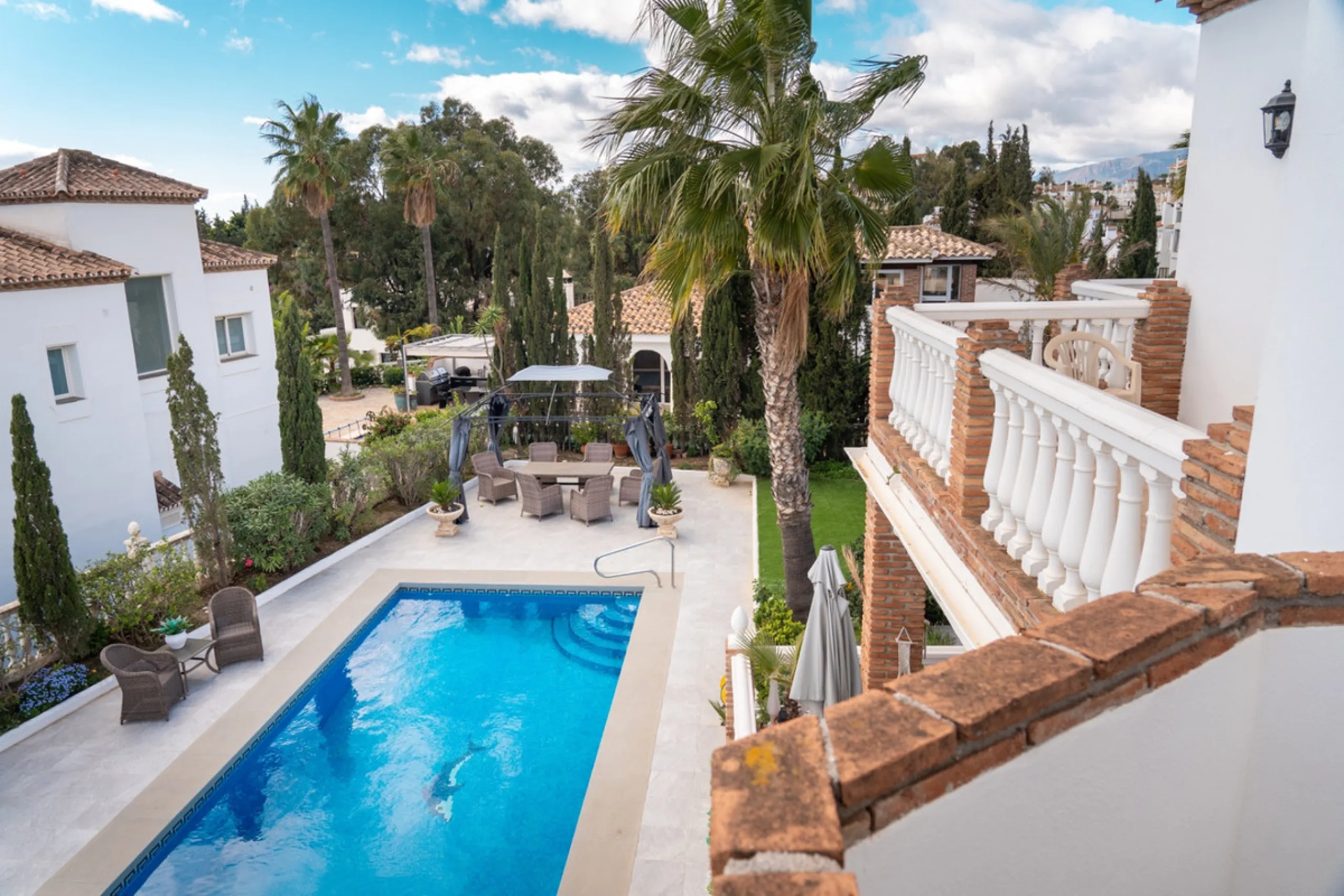House - Detached Villa в продаже в Mijas, Málaga. В доме 3 спален и 4 ванных комнат. Площадь дома 250 м². Площадь участка 900 м²