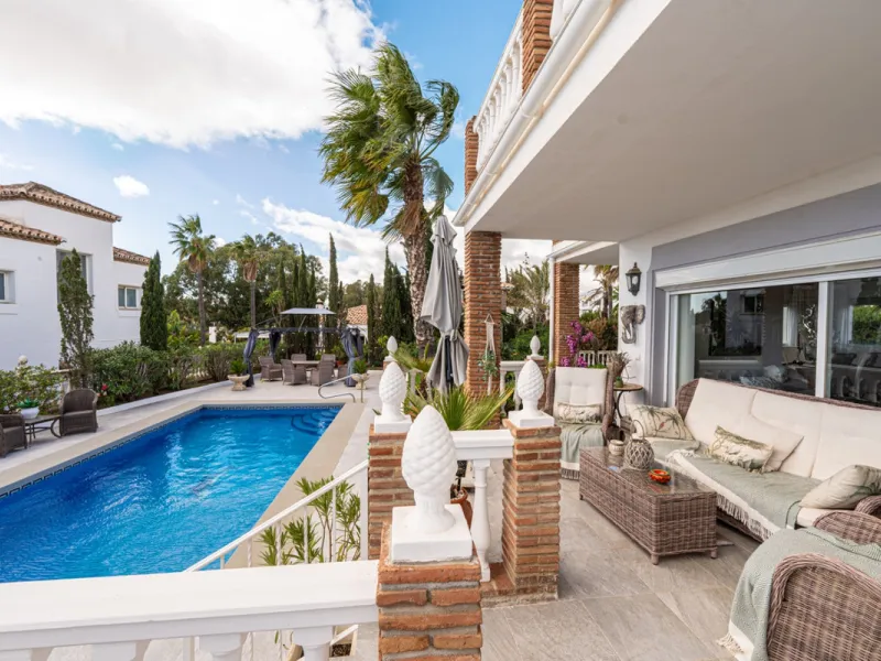 House - Detached Villa в продаже в Mijas, Málaga. В доме 3 спален и 4 ванных комнат. Площадь дома 250 м². Площадь участка 900 м²