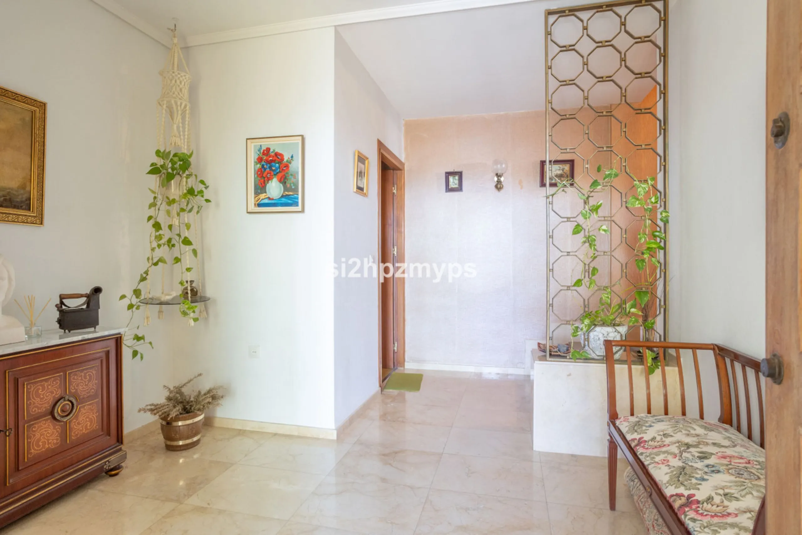 Large villa with private pool in a sunny location overlooking Nerja! Welcome to this large villa of 300 sqm which houses, in addition to the main house, a separate studio and a guest apartment. The main house consists of four bedrooms, three bathrooms and