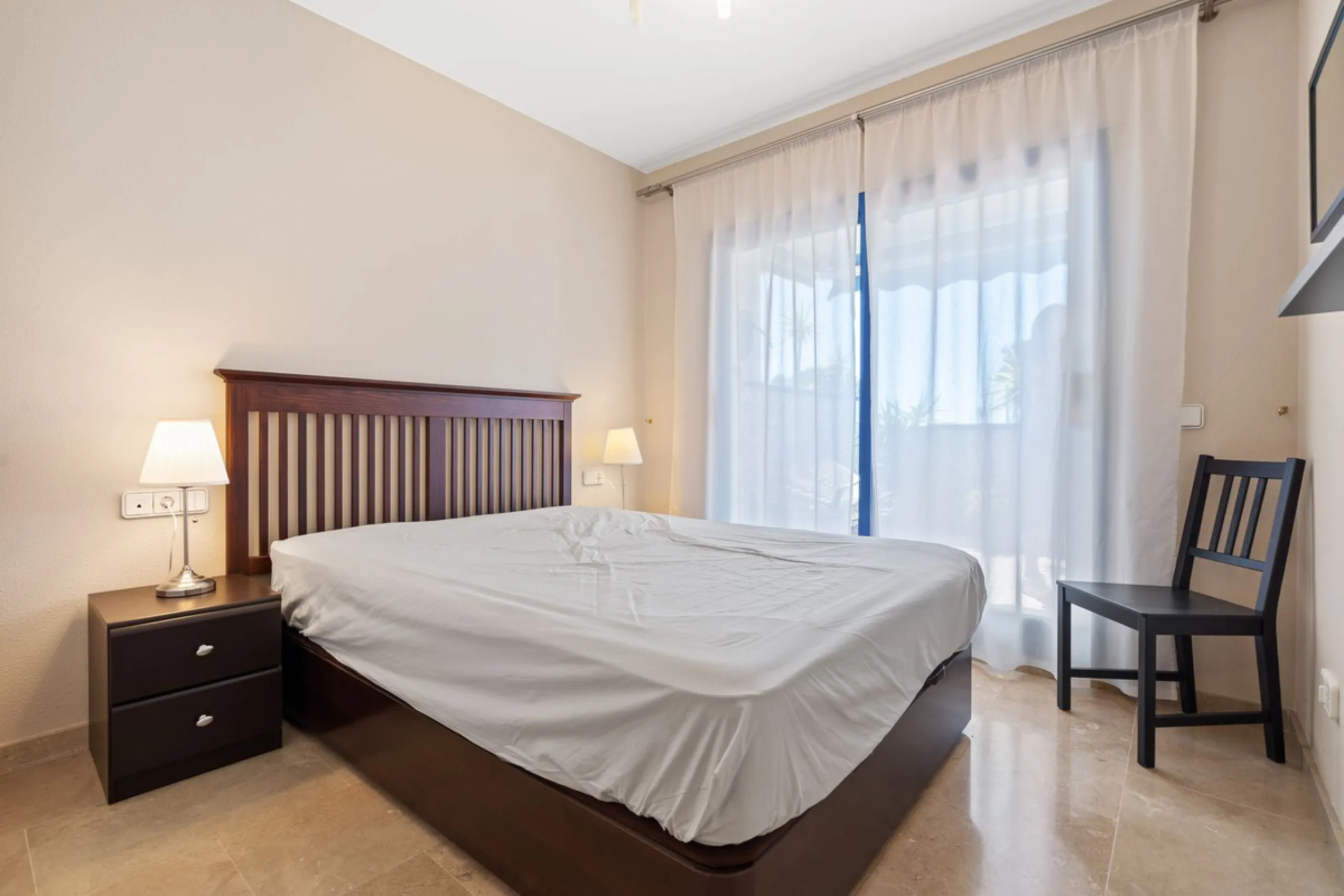 Apartment - Middle Floor Apartment в продаже в Manilva, Málaga. В доме 2 спален и 2 ванных комнат. Площадь дома 100 м²