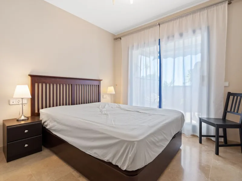Apartment - Middle Floor Apartment в продаже в Manilva, Málaga. В доме 2 спален и 2 ванных комнат. Площадь дома 100 м²