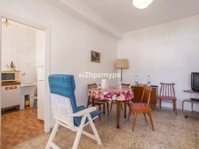 Large villa with private pool in a sunny location overlooking Nerja! Welcome to this large villa of 300 sqm which houses, in addition to the main house, a separate studio and a guest apartment. The main house consists of four bedrooms, three bathrooms and