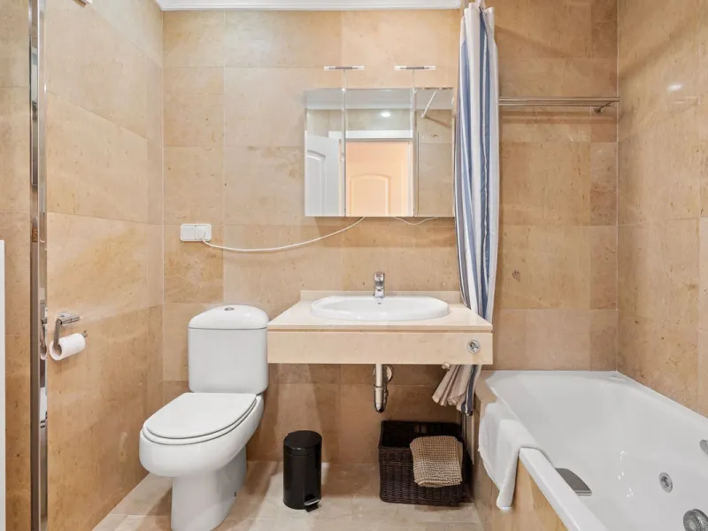 Apartment - Middle Floor Apartment в продаже в Manilva, Málaga. В доме 2 спален и 2 ванных комнат. Площадь дома 100 м²