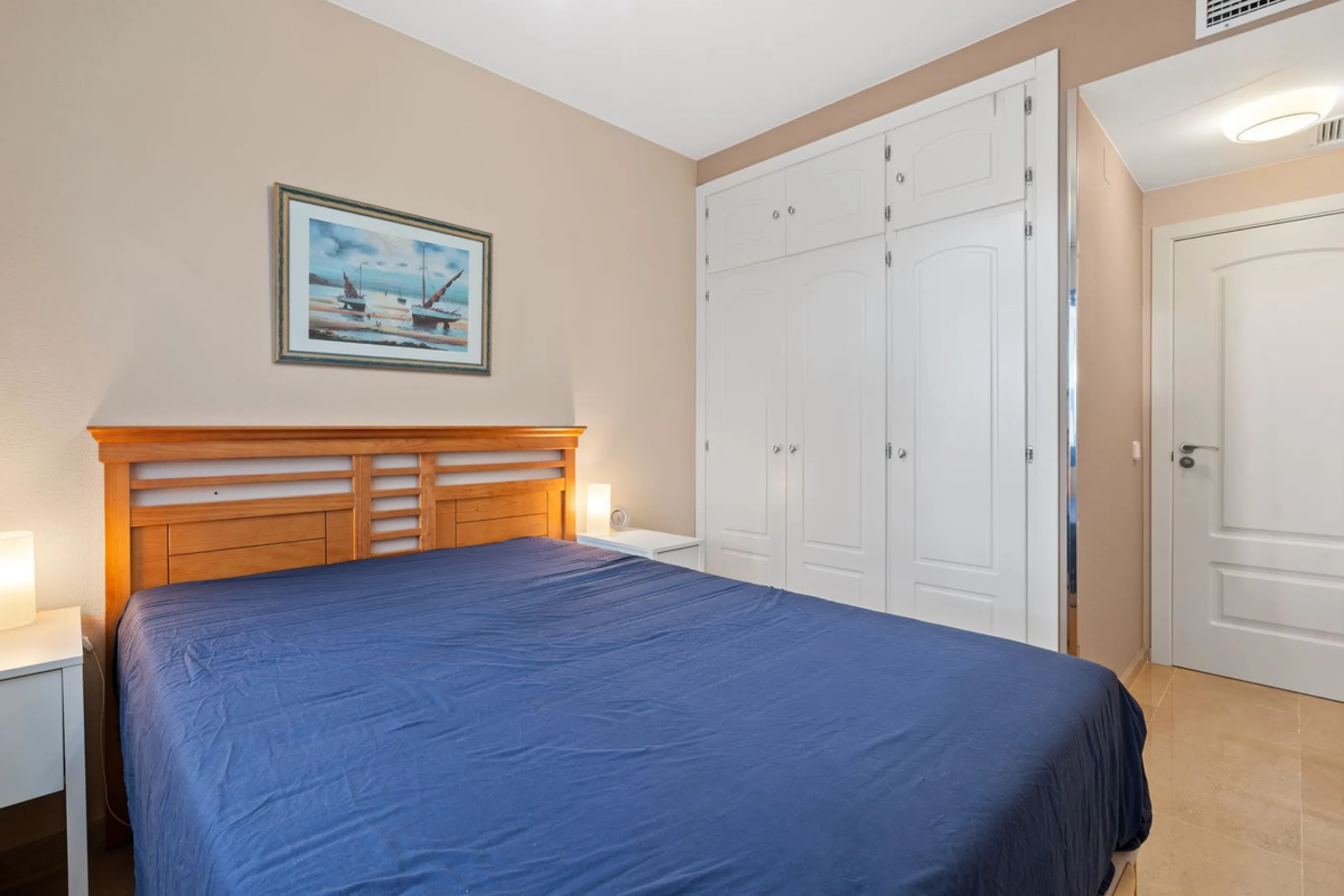Apartment - Middle Floor Apartment в продаже в Manilva, Málaga. В доме 2 спален и 2 ванных комнат. Площадь дома 100 м²