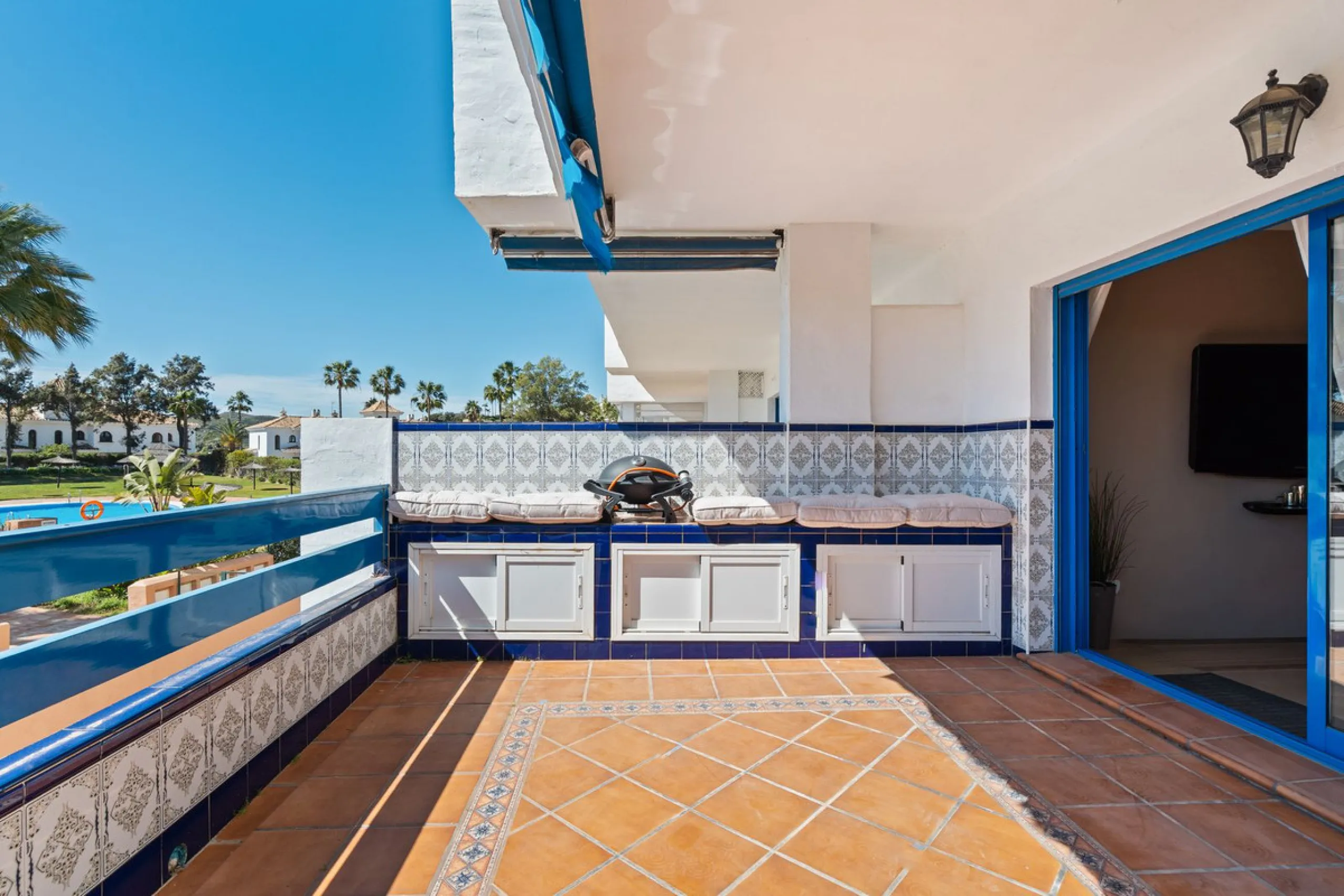 Apartment - Middle Floor Apartment в продаже в Manilva, Málaga. В доме 2 спален и 2 ванных комнат. Площадь дома 100 м²