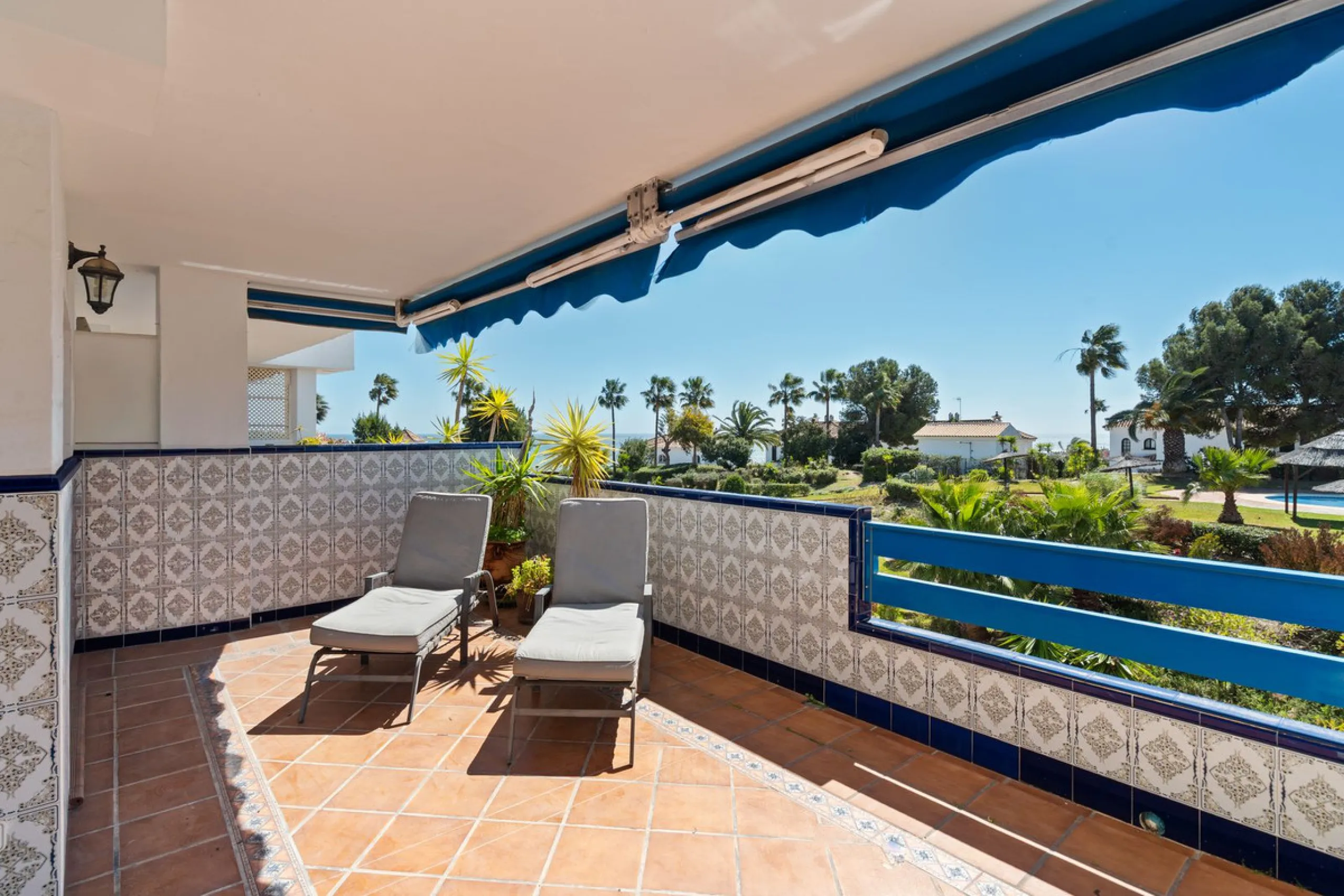 Apartment - Middle Floor Apartment в продаже в Manilva, Málaga. В доме 2 спален и 2 ванных комнат. Площадь дома 100 м²