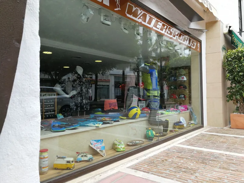 Commercial property for sale in one of the most central and busiest streets of Puerto Banús, just 20 meters from one of the main pedestrian entrances to the iconic port.