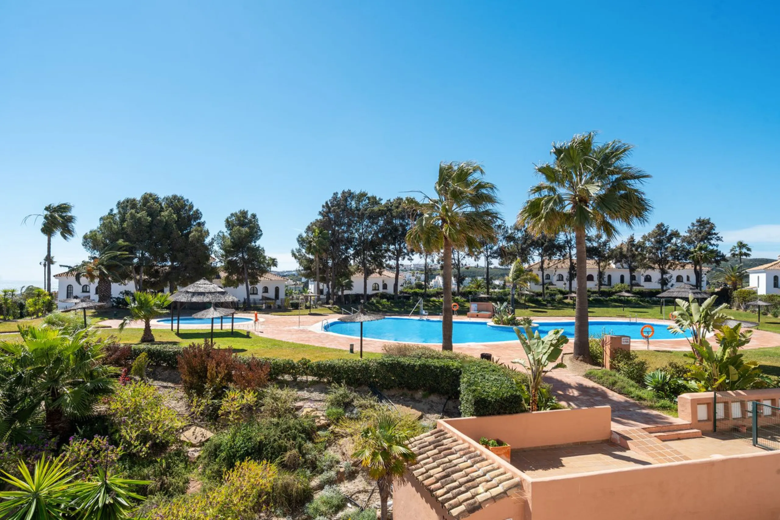 Apartment - Middle Floor Apartment в продаже в Manilva, Málaga. В доме 2 спален и 2 ванных комнат. Площадь дома 100 м²