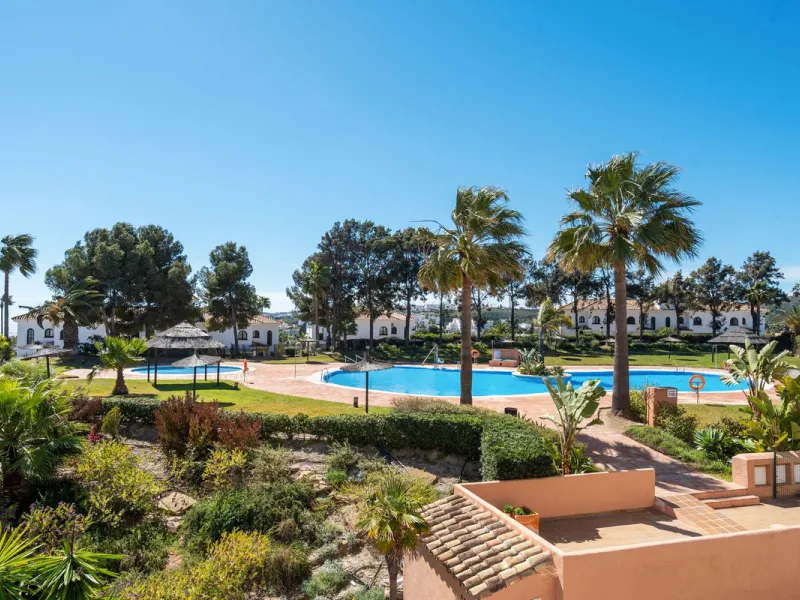 Apartment - Middle Floor Apartment в продаже в Manilva, Málaga. В доме 2 спален и 2 ванных комнат. Площадь дома 100 м²