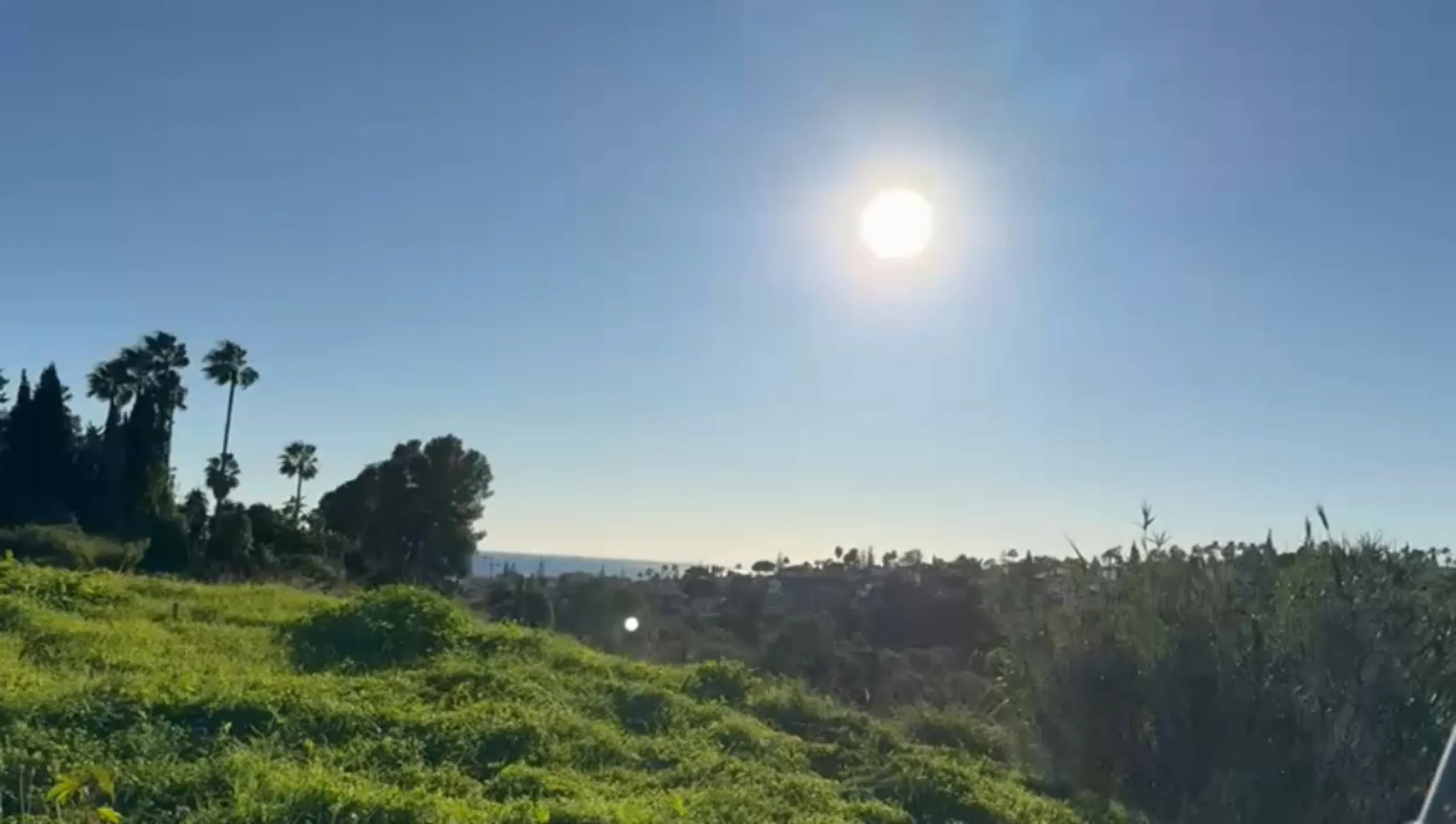 Plot in Elviria, one of Marbella's most sought-after areas, located near P de Áustria. This prime location offers tranquility and proximity to top-quality beaches, Santa Maria Golf, supermarkets, restaurants, and international schools like the German Scho