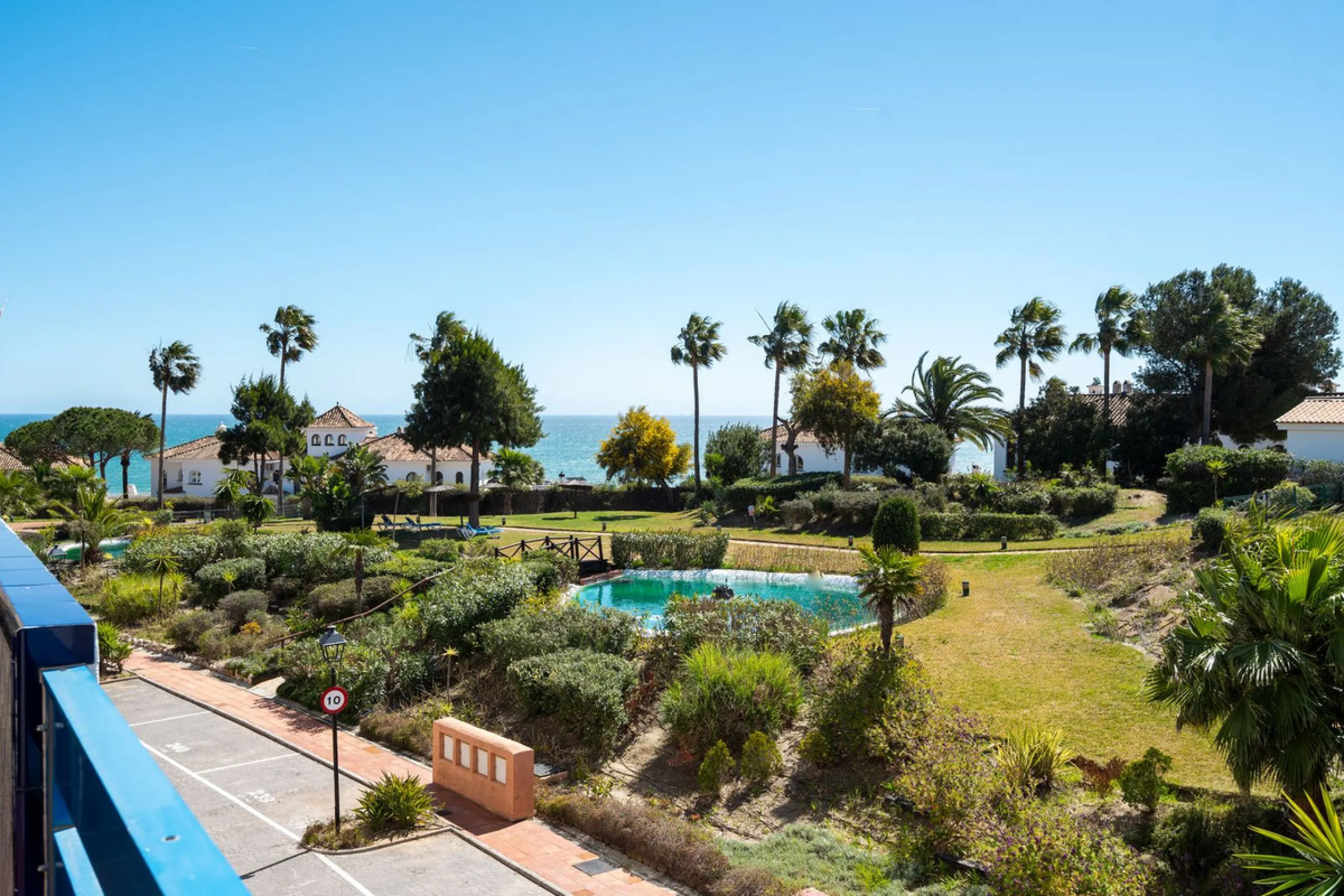 Apartment - Middle Floor Apartment в продаже в Manilva, Málaga. В доме 2 спален и 2 ванных комнат. Площадь дома 100 м²