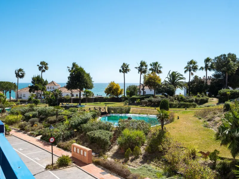 Apartment - Middle Floor Apartment в продаже в Manilva, Málaga. В доме 2 спален и 2 ванных комнат. Площадь дома 100 м²
