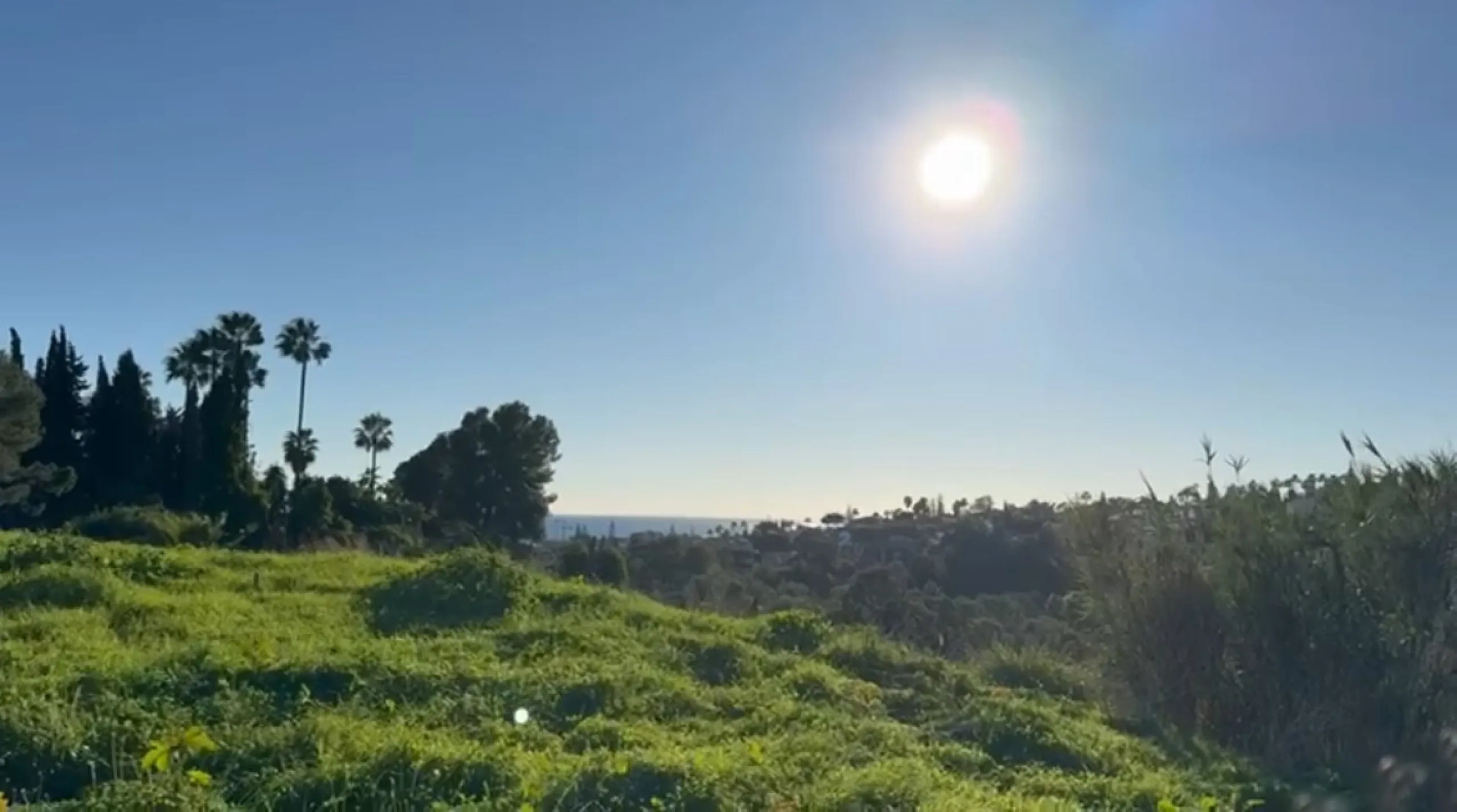 Plot in Elviria, one of Marbella's most sought-after areas, located near P de Áustria. This prime location offers tranquility and proximity to top-quality beaches, Santa Maria Golf, supermarkets, restaurants, and international schools like the German Scho