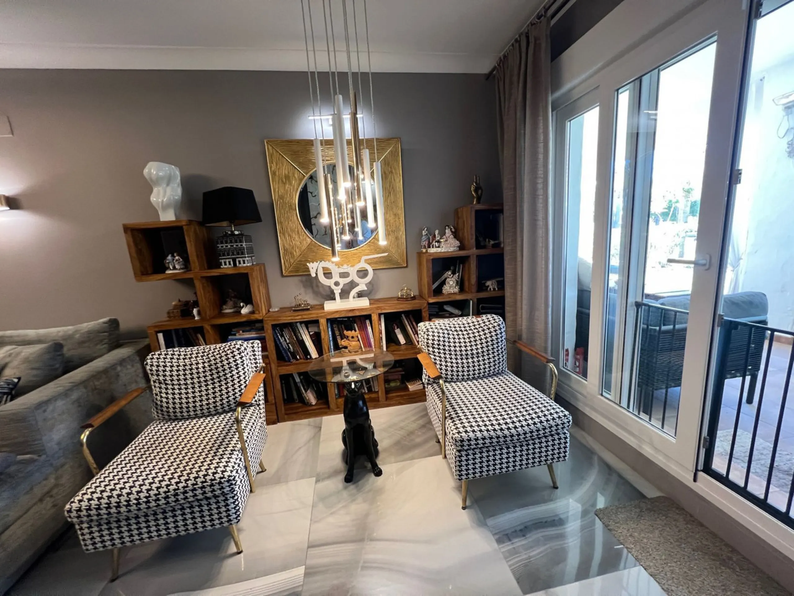Spacious ground floor apartment beachfront promenade San Pedro de Alcantara. Costa del Sol