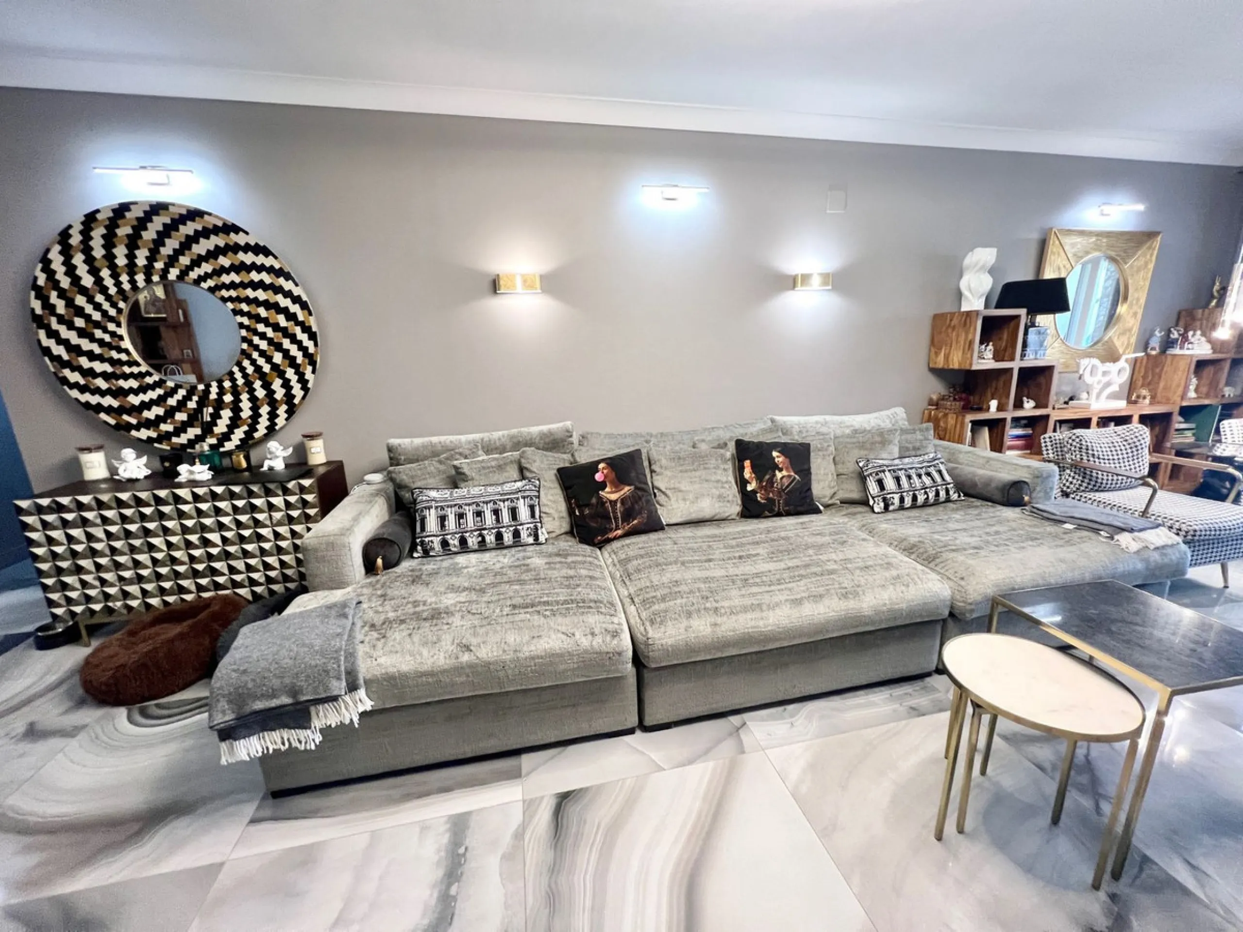 Spacious ground floor apartment beachfront promenade San Pedro de Alcantara. Costa del Sol