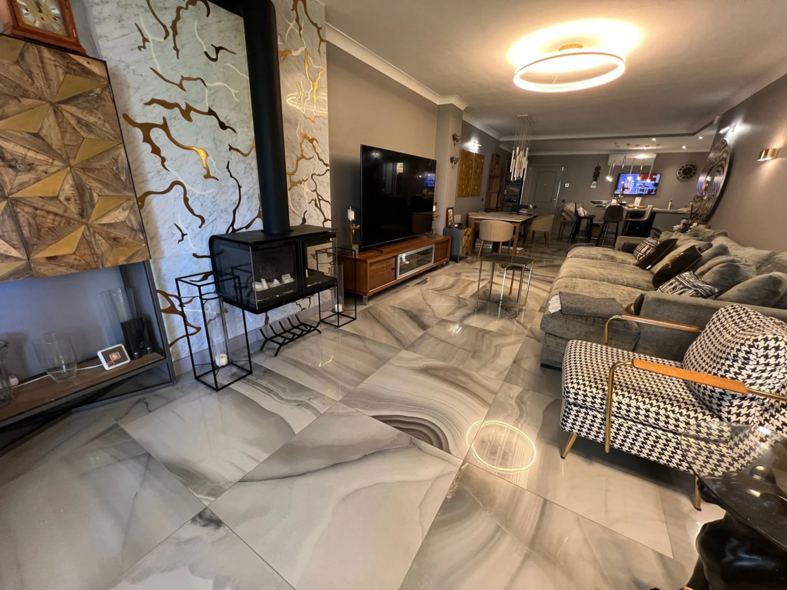 Spacious ground floor apartment beachfront promenade San Pedro de Alcantara. Costa del Sol