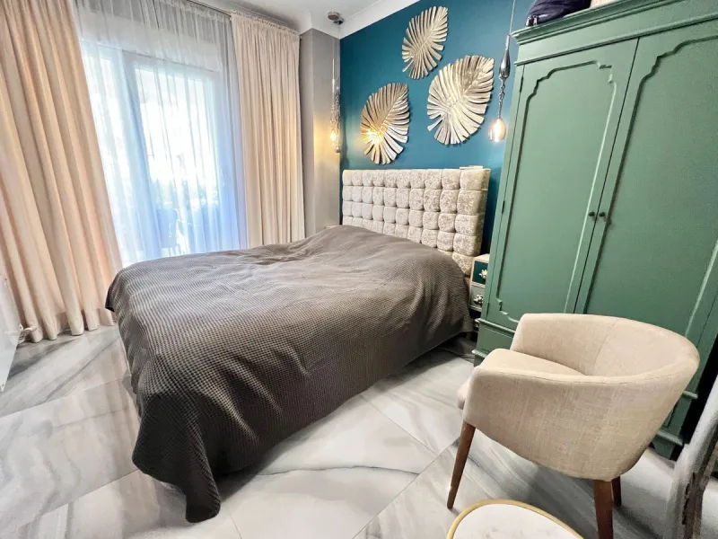 Spacious ground floor apartment beachfront promenade San Pedro de Alcantara. Costa del Sol