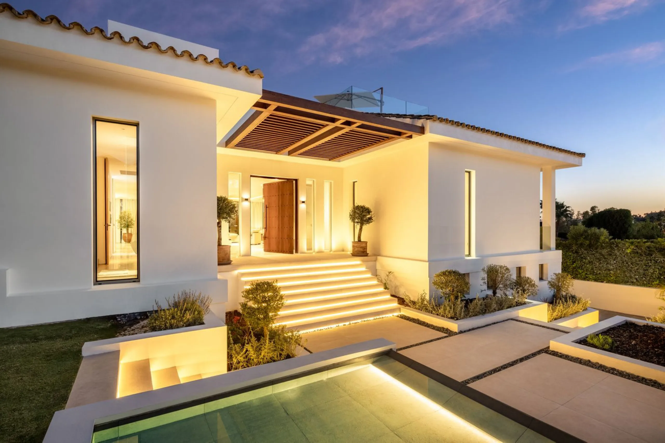 Villa in erster Golflinie mit Meerblick in Nueva Andalucía, Marbella