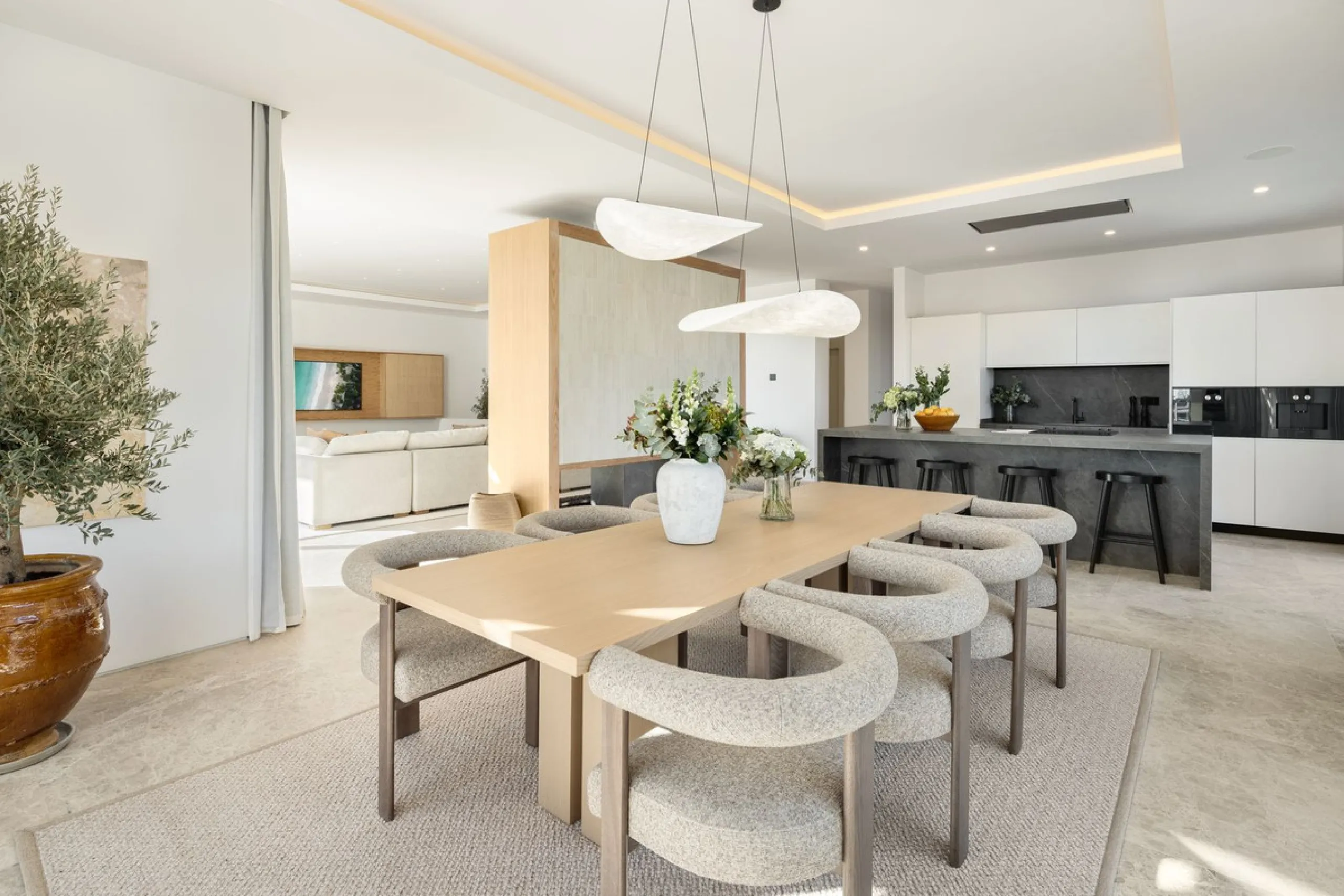 Villa in erster Golflinie mit Meerblick in Nueva Andalucía, Marbella