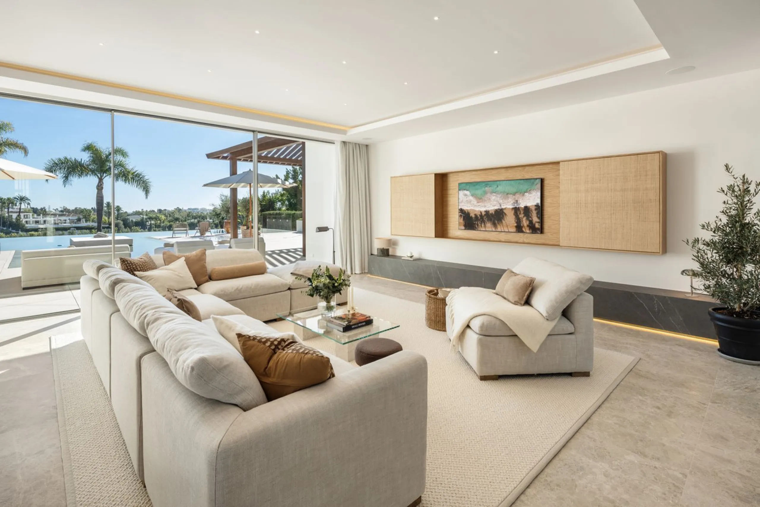 Villa in erster Golflinie mit Meerblick in Nueva Andalucía, Marbella