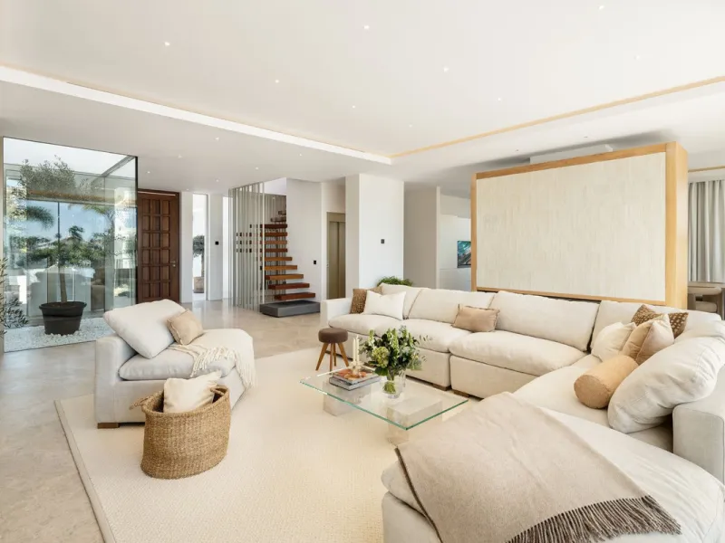 Villa in erster Golflinie mit Meerblick in Nueva Andalucía, Marbella