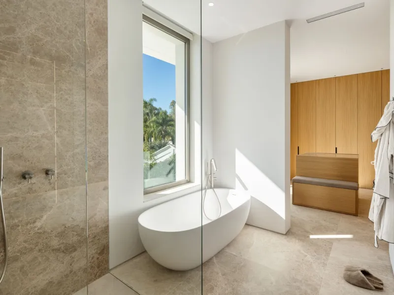 Villa in erster Golflinie mit Meerblick in Nueva Andalucía, Marbella