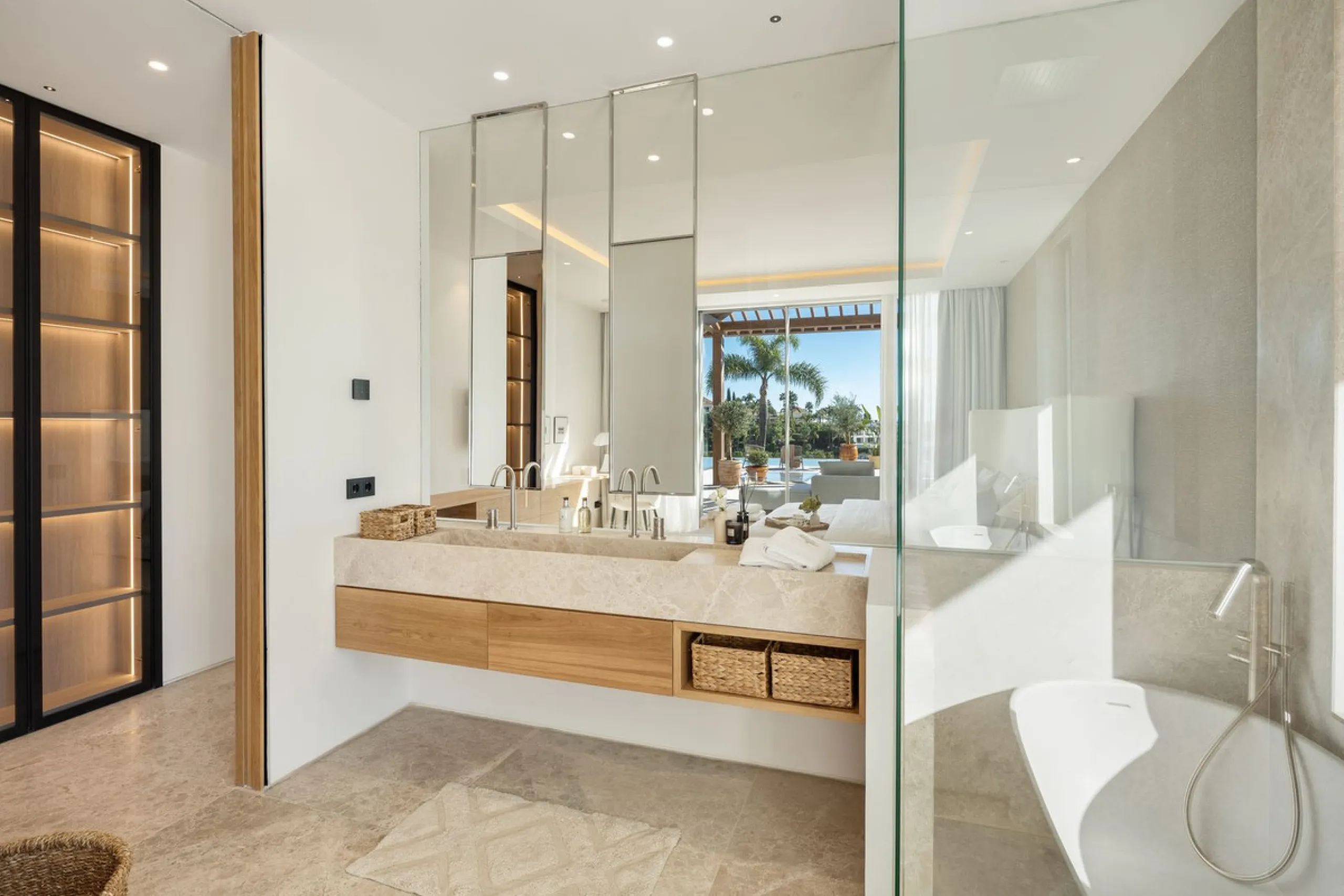 Villa in erster Golflinie mit Meerblick in Nueva Andalucía, Marbella
