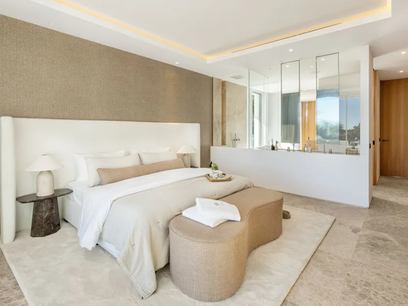 Villa in erster Golflinie mit Meerblick in Nueva Andalucía, Marbella