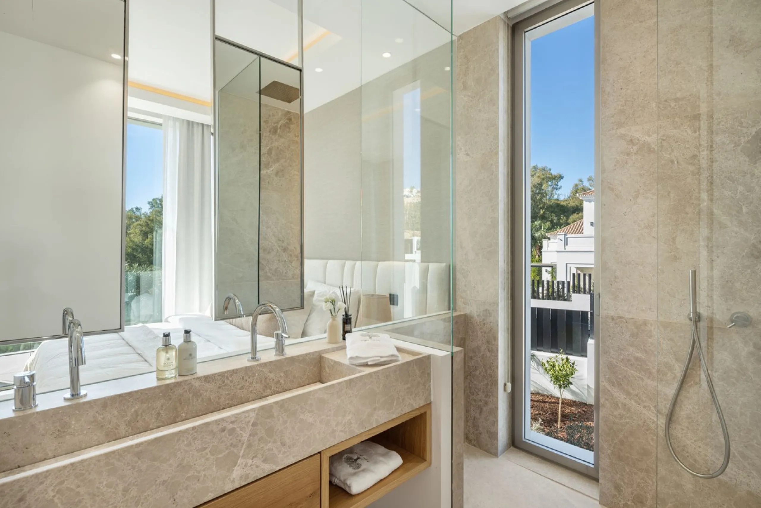 Villa in erster Golflinie mit Meerblick in Nueva Andalucía, Marbella