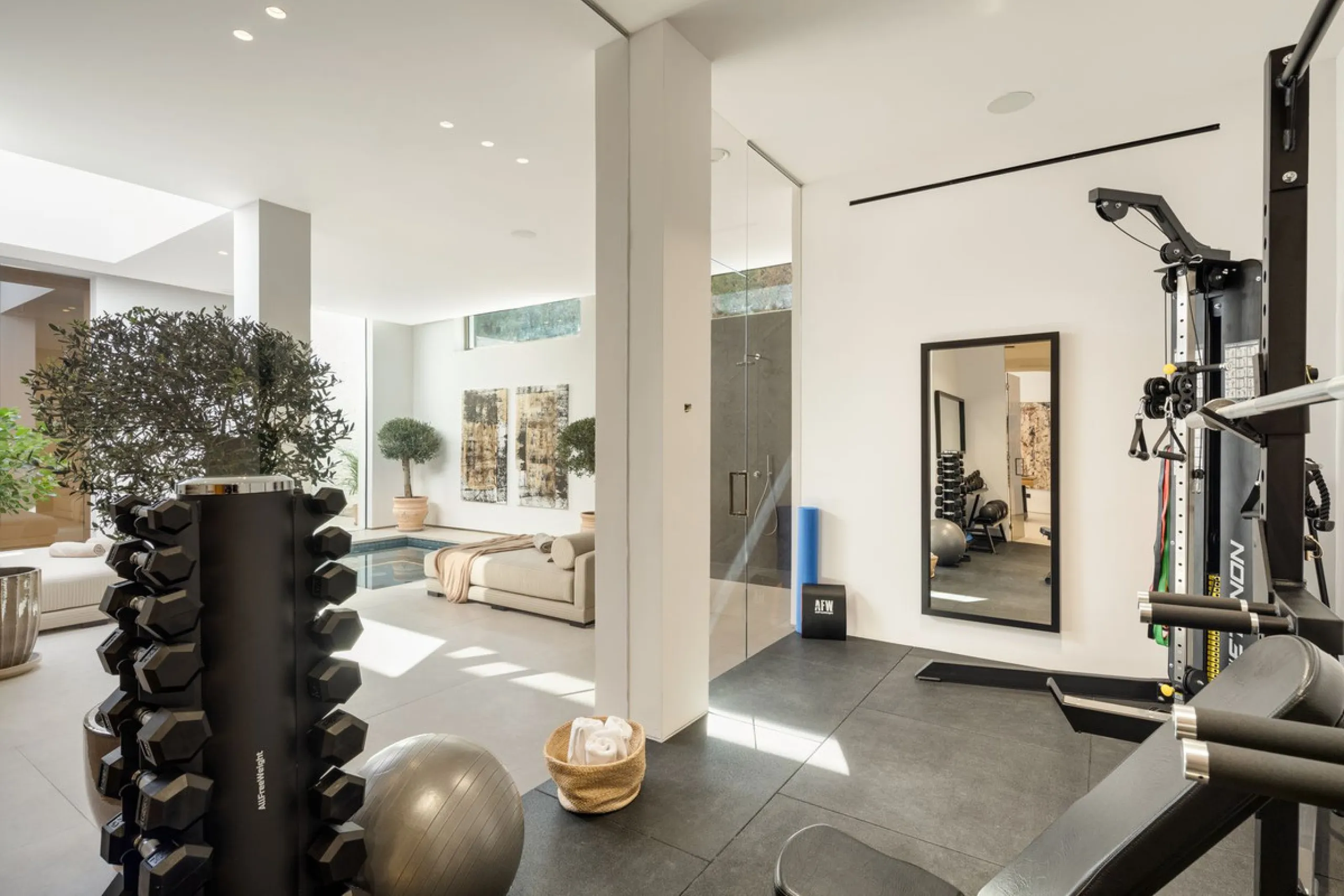 Villa in erster Golflinie mit Meerblick in Nueva Andalucía, Marbella